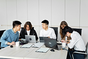 A principios del primer año, la chispa empezó a encenderse